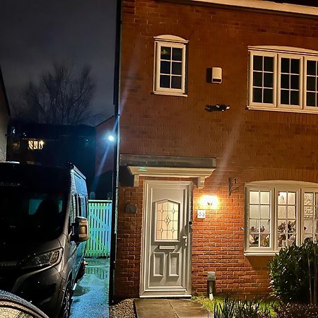 In Our Liverpool Home Sleeps 5 In 2 Double & 1 Single Bedrooms Eksteriør billede