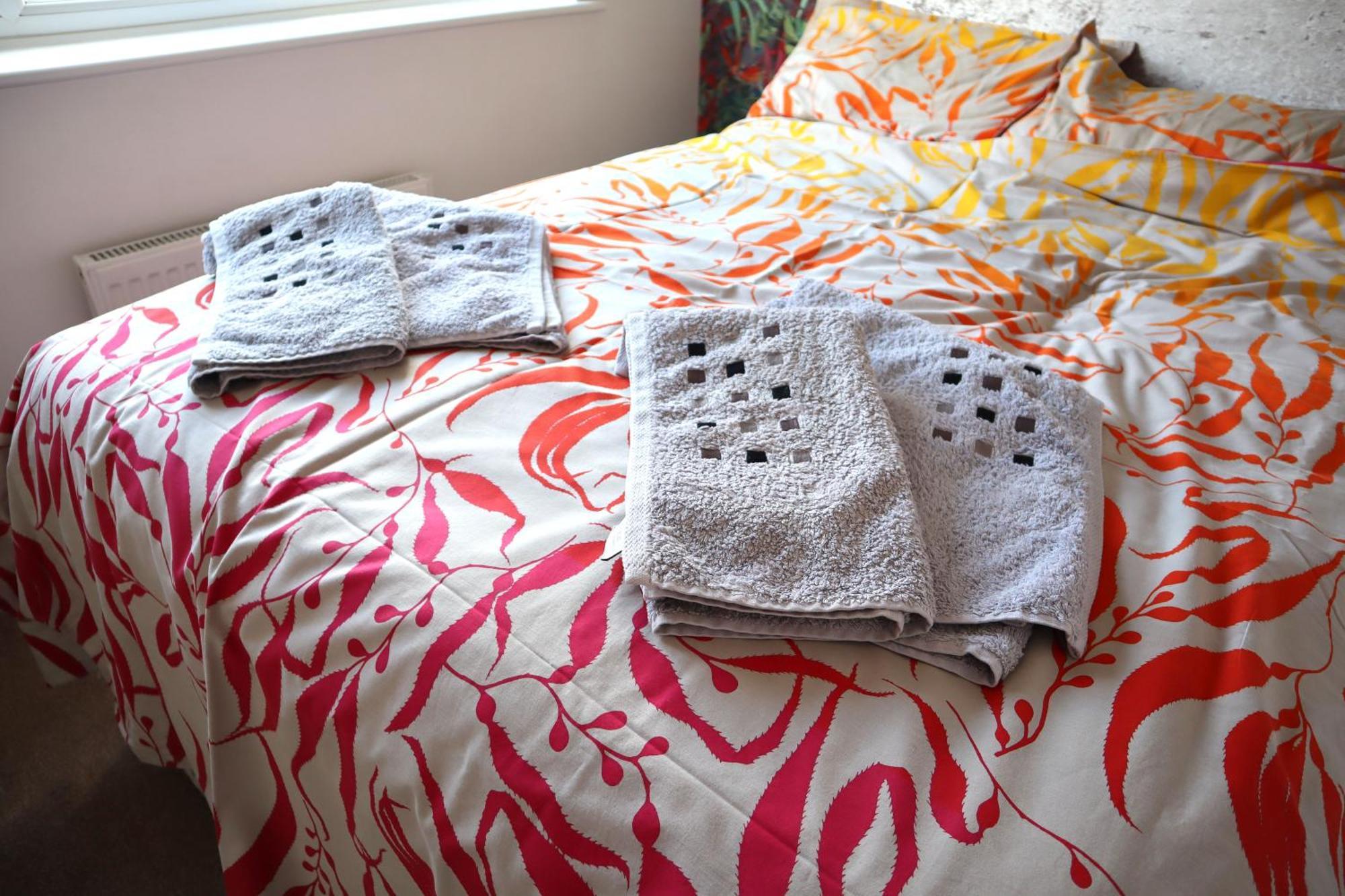 In Our Liverpool Home Sleeps 5 In 2 Double & 1 Single Bedrooms Eksteriør billede