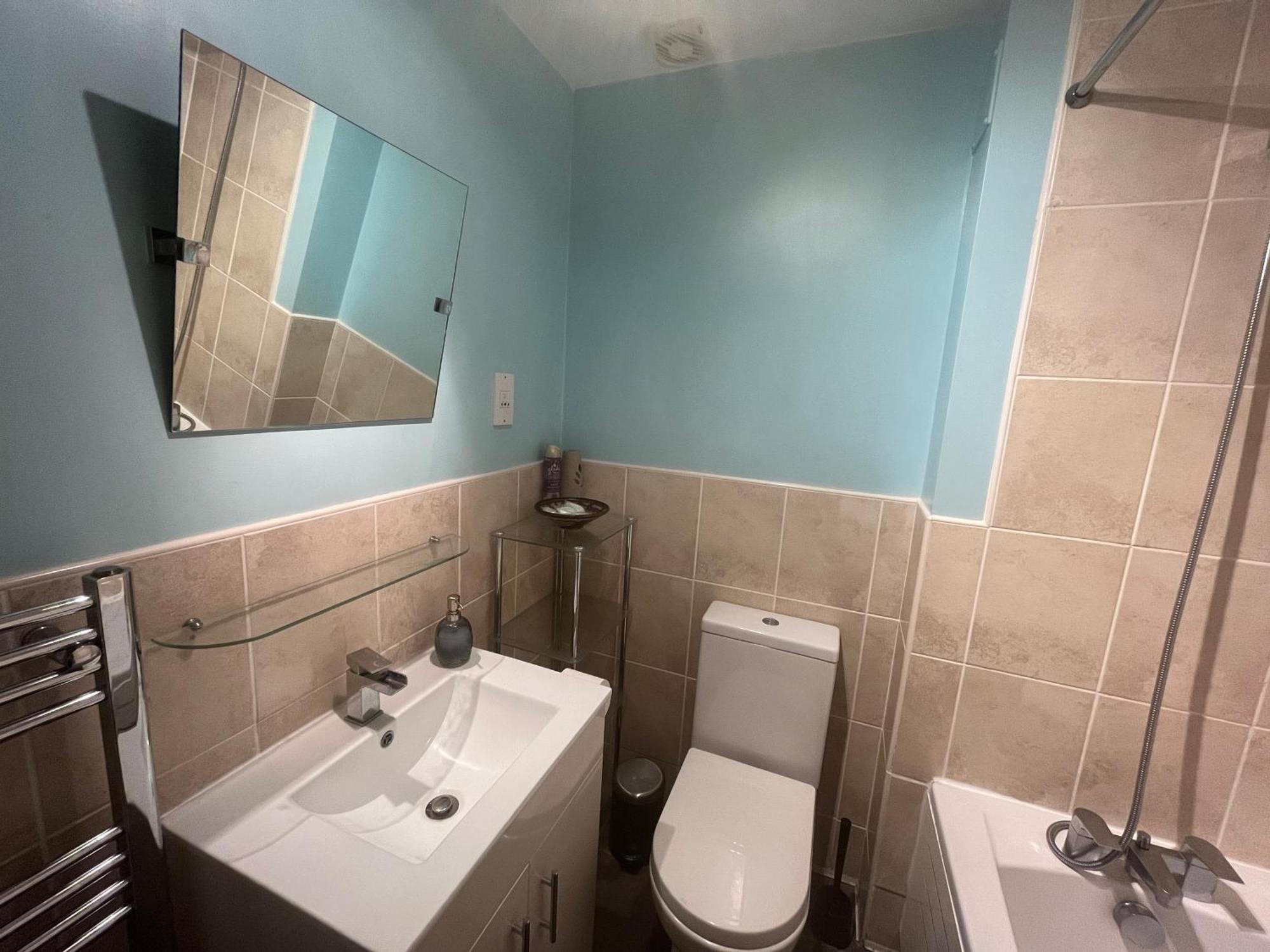 In Our Liverpool Home Sleeps 5 In 2 Double & 1 Single Bedrooms Eksteriør billede