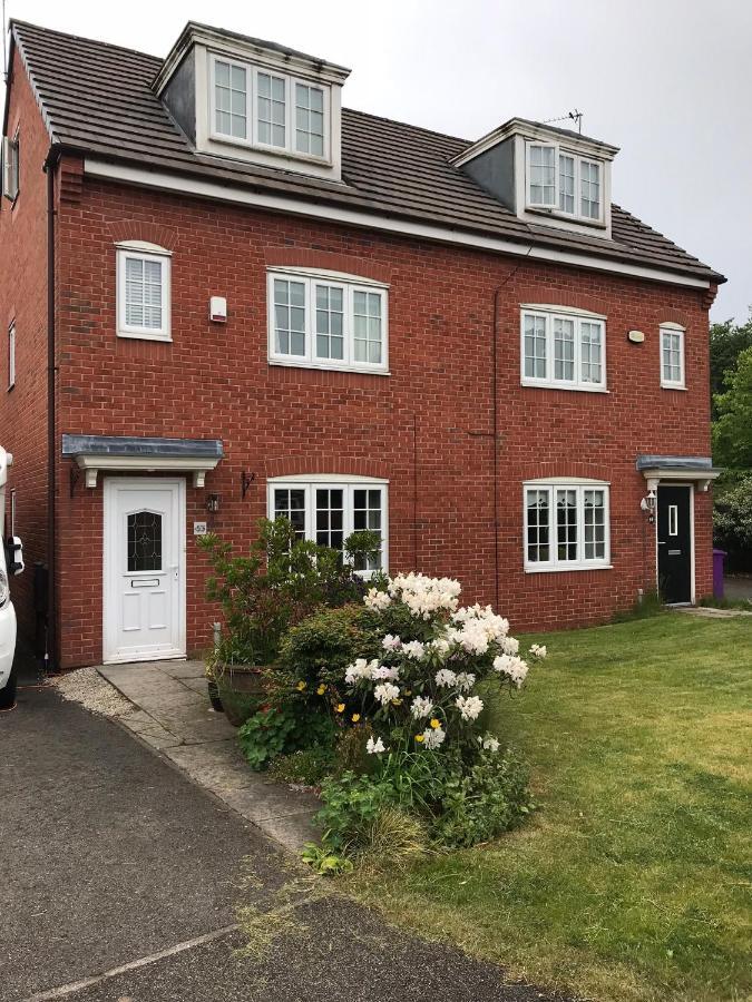In Our Liverpool Home Sleeps 5 In 2 Double & 1 Single Bedrooms Eksteriør billede